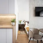 Rose Garden - Boutique In Center 아파트