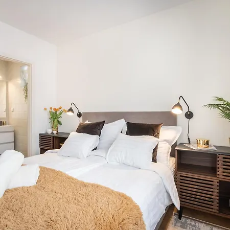 Rose Garden - Boutique In Center