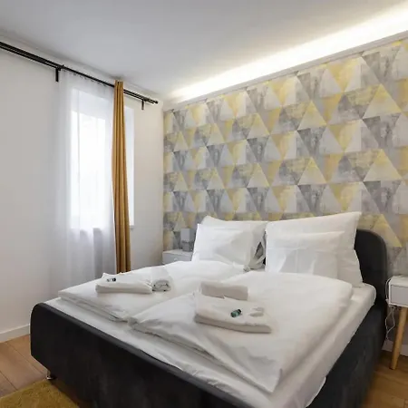 Rose Garden - Boutique In Center