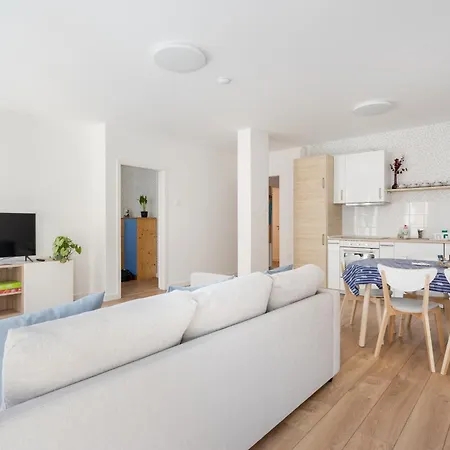 Rose Garden - Boutique In Center