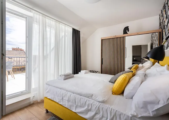 Rose Garden - Boutique In Center *