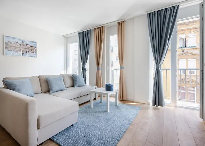 Rose Garden - Boutique In Center