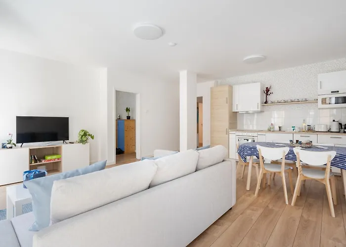 Rose Garden - Boutique In Center