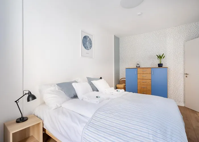 Rose Garden - Boutique In Center *