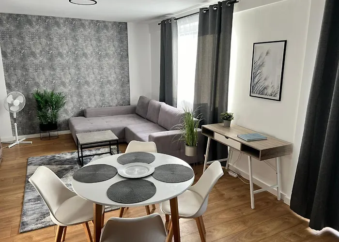 Rose Garden - Boutique In Center *